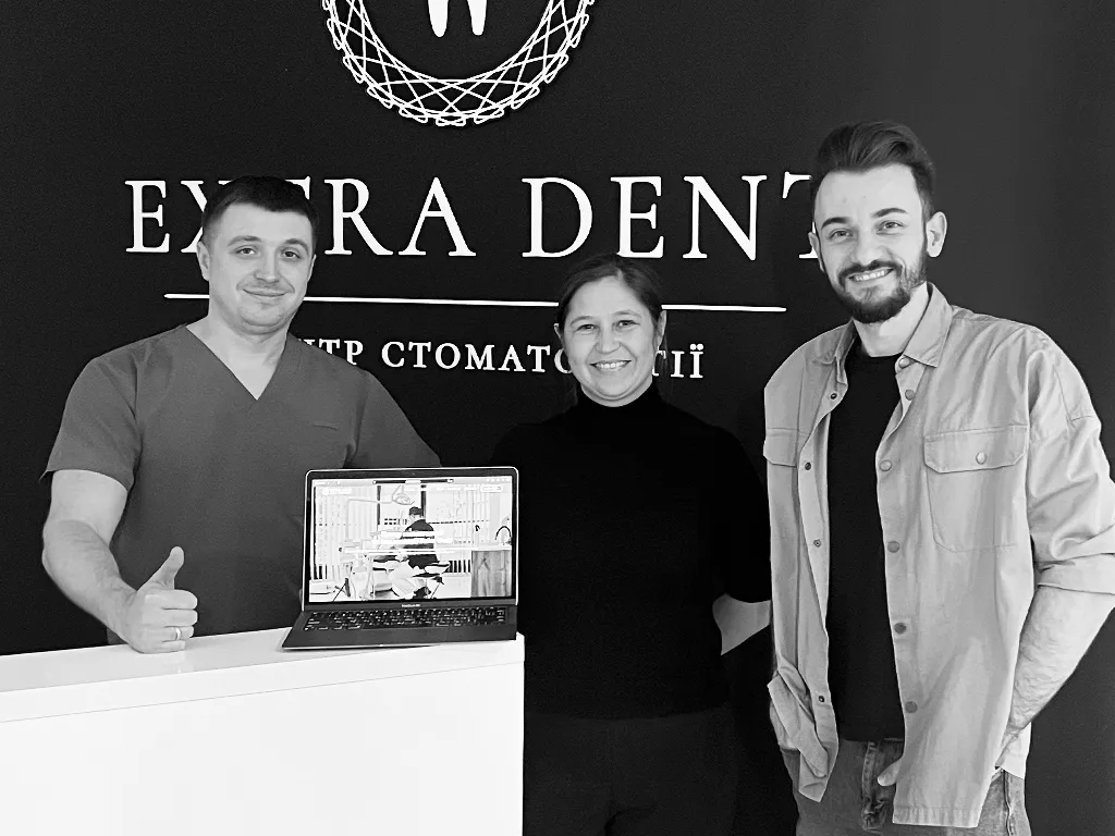 Фото зі співзасновником Extra Dent